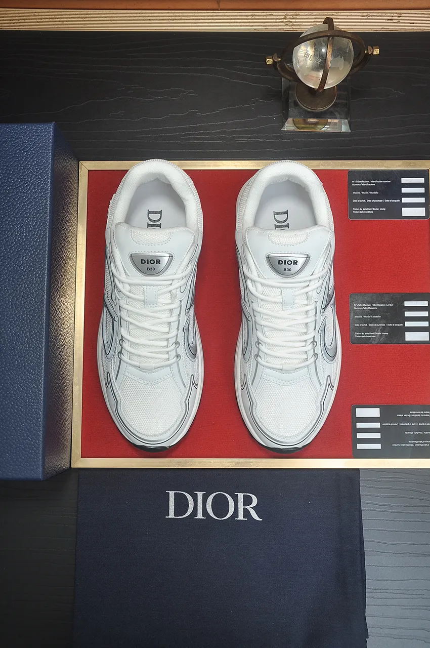 Men's men's shoes 💰: 500💶 (top original order) Brand: Dior (Dior) Standard code: Men's code 38-44 (45 customized) Grade: Same as the official website Material: Top original cowhide spliced ​​together Original wear-resistant and lightweight outsole Style category: Fashionable casual shoes Distinguished luxury brand elements top luxury Color: Actual picture color